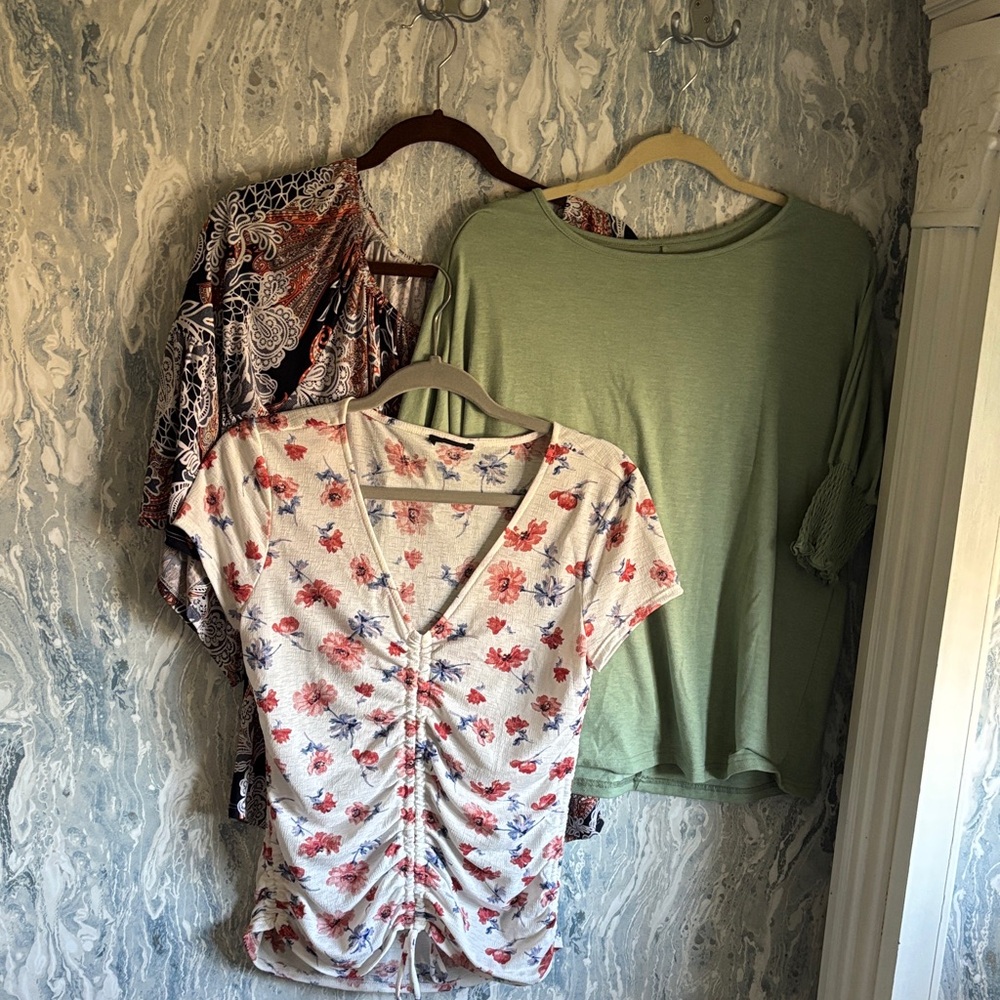 3 tops bundle Source Unknown Floral Ruched Top in Red and Blue